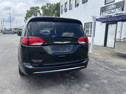 2017 Chrysler Pacifica Touring-L Plus