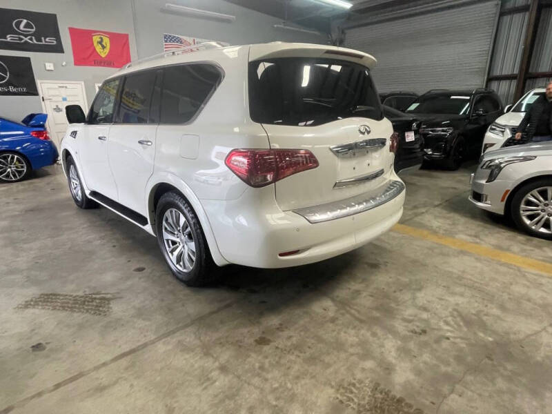 Image 8 of 2016 Infiniti QX80