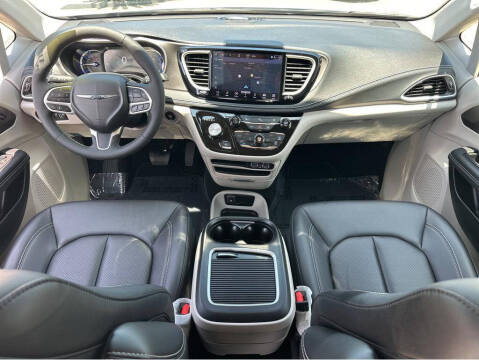 2024 Chrysler Pacifica Plug-In Hybrid