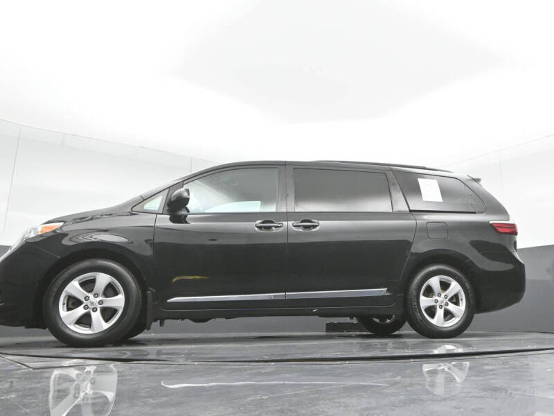 2017 Toyota Sienna LE 8-Passenger