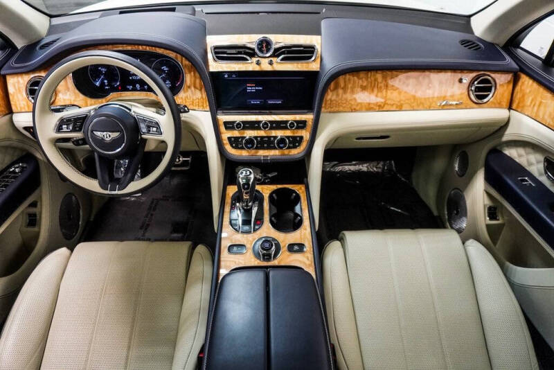 2023 Bentley Bentayga Azure V8