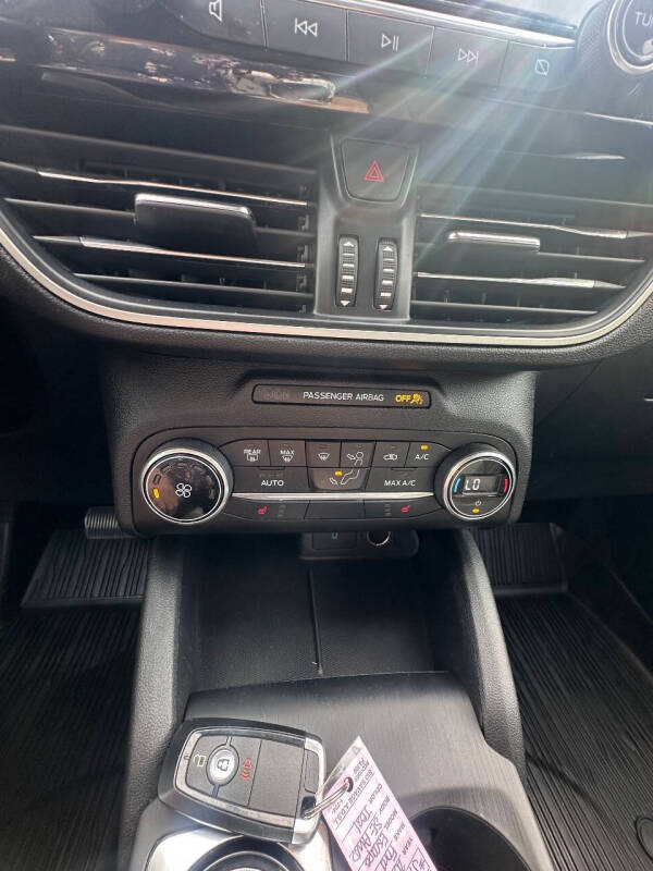 2020 Ford Escape SE