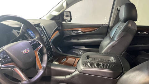 2018 Cadillac Escalade Standard