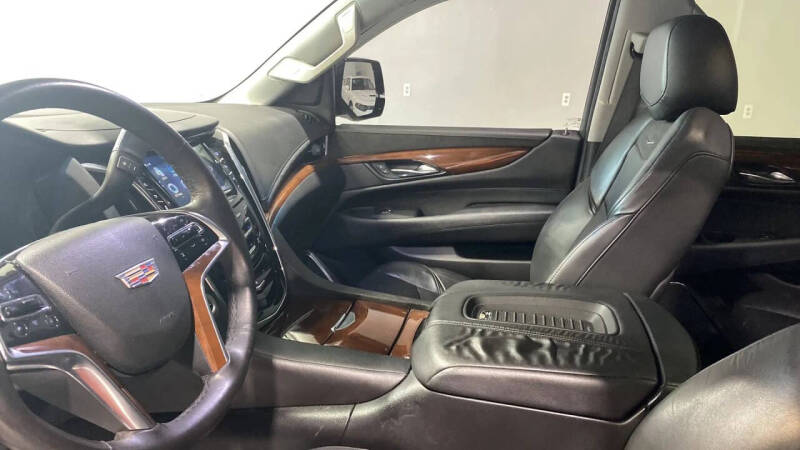 2018 Cadillac Escalade Standard