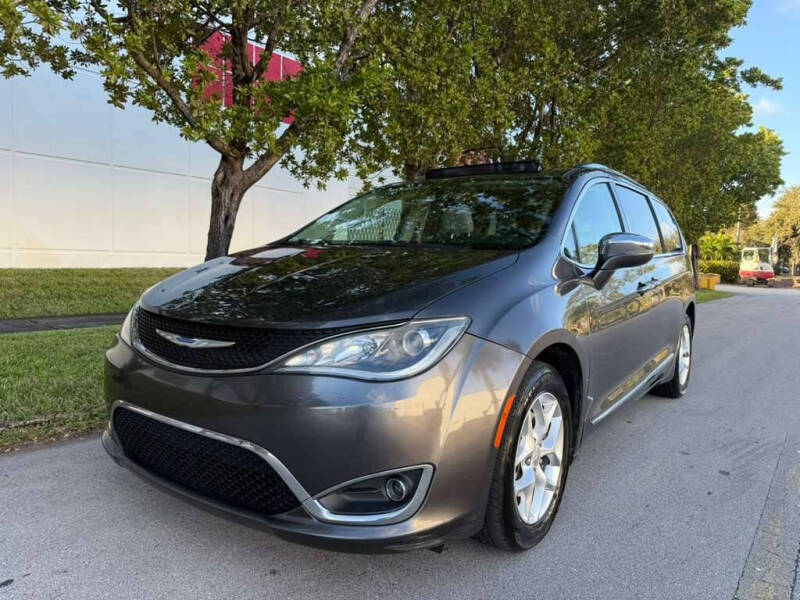 2020 Chrysler Pacifica Limited's photo