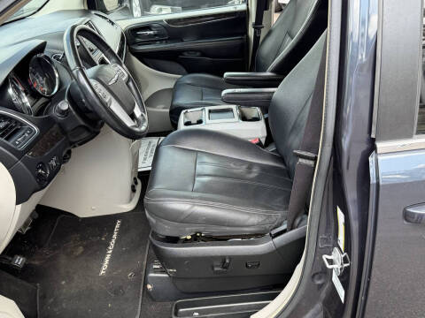 2014 Chrysler Town and Country Touring