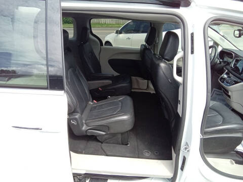 2017 Chrysler Pacifica Touring-L