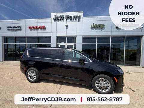 2027 Chrysler Pacifica Select