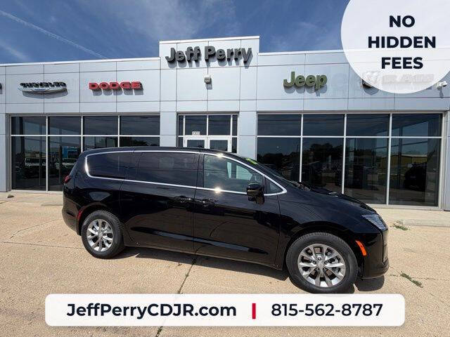2027 Chrysler Pacifica Select
