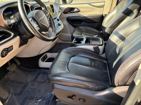 2017 Chrysler Pacifica Touring-L