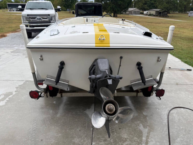 1990 Donzi Marine SWEET 16