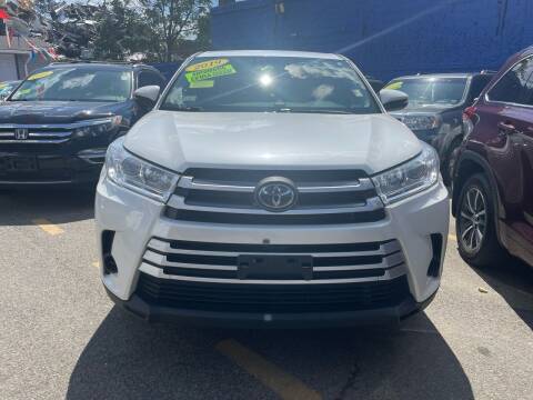 2019 Toyota Highlander for sale at Metro Auto Sales in Lawrence MA