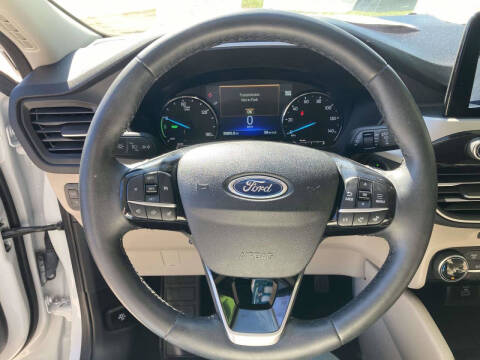 2022 Ford Escape Hybrid SE