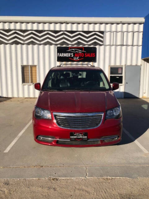 2015 Chrysler Town and Country for sale at FARMER's AUTO SALES in Seward, NE