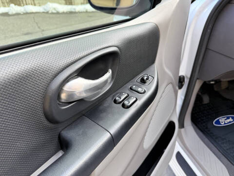 2003 Ford F-150 SVT Lightning