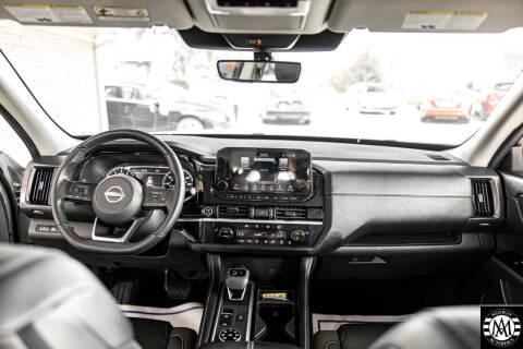 2023 Nissan Pathfinder SL