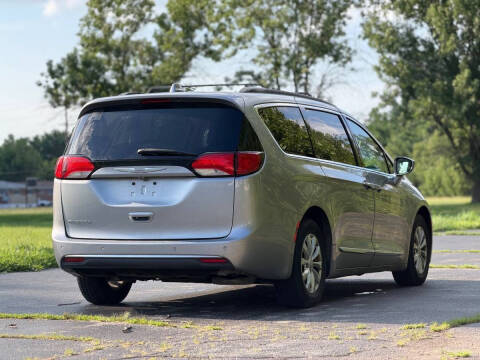 2017 Chrysler Pacifica Touring-L