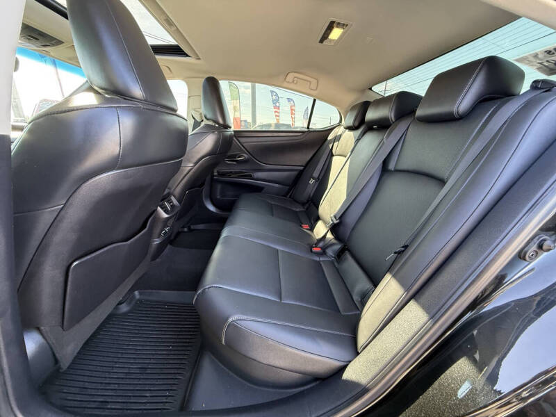 2024 Lexus ES 300h F SPORT Design