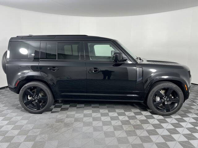 2023 Land Rover Defender 110 SE