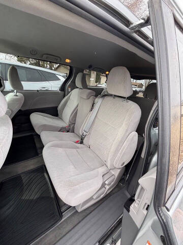 2019 Toyota Sienna LE 8-Passenger