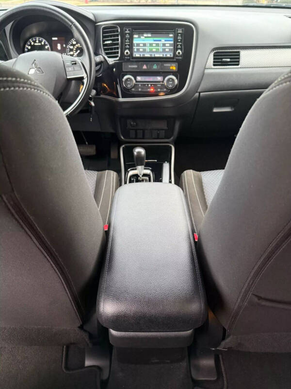 2017 Mitsubishi Outlander ES