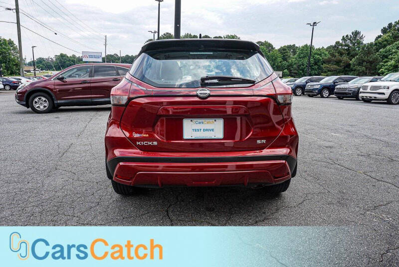 2022 Nissan Kicks SR