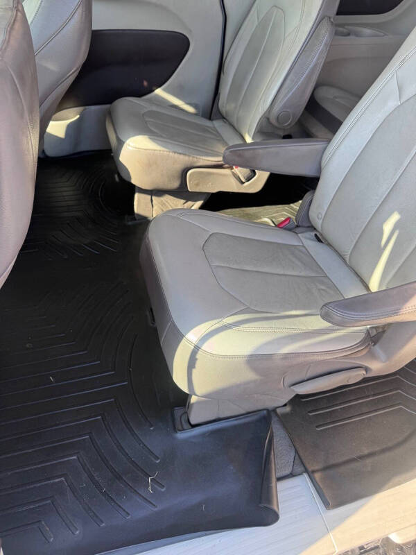 2017 Chrysler Pacifica Touring-L