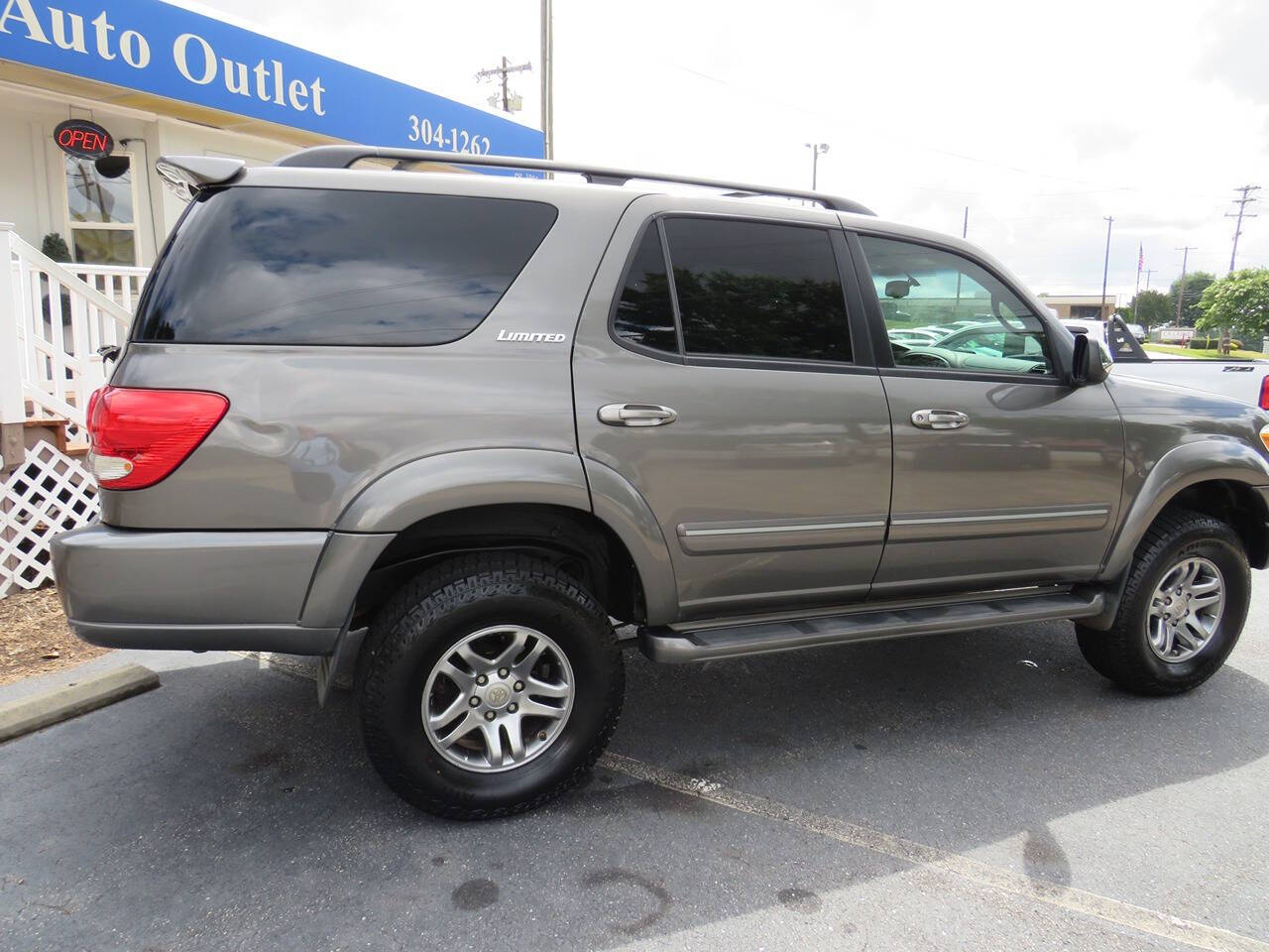 2007 Toyota Sequoia for sale at Colbert's Auto Outlet in Hickory, NC