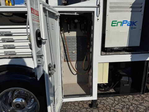 2012 Freightliner M2 106