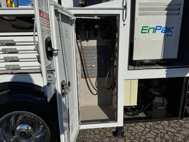 2012 Freightliner M2 106