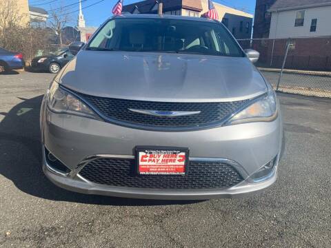 2018 Chrysler Pacifica for sale at BHPH AUTO SALES in Newark NJ