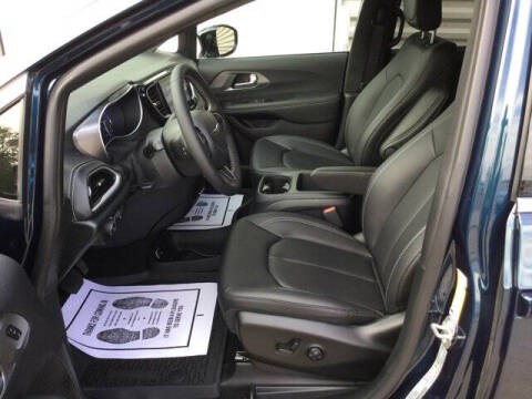 2025 Chrysler Pacifica Select