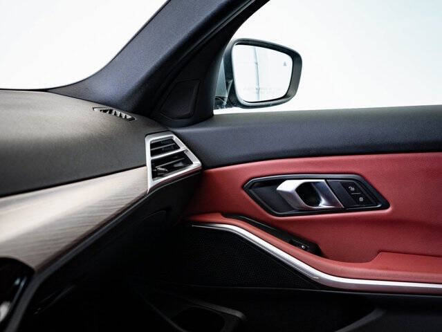 2025 BMW 3 Series 330i xDrive