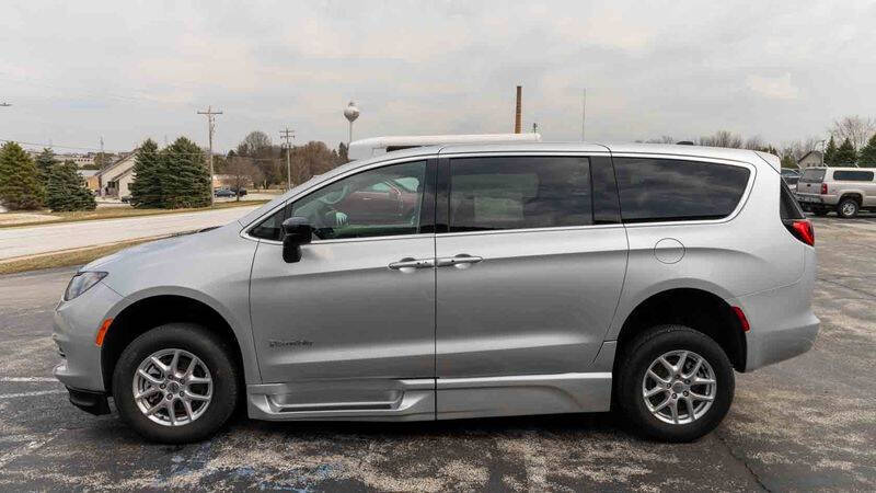 2024 Chrysler Voyager LX