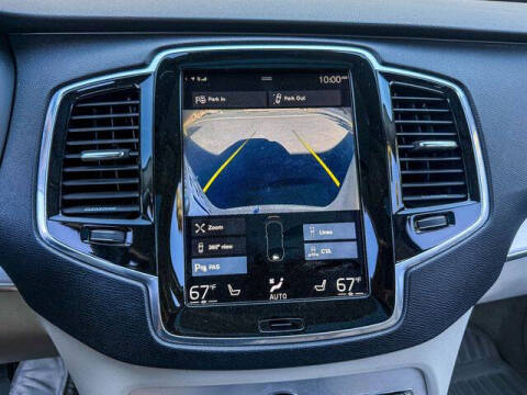 2016 Volvo XC90 T8 eAWD Momentum