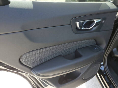 2025 Volvo XC60 B5 Core Dark Theme