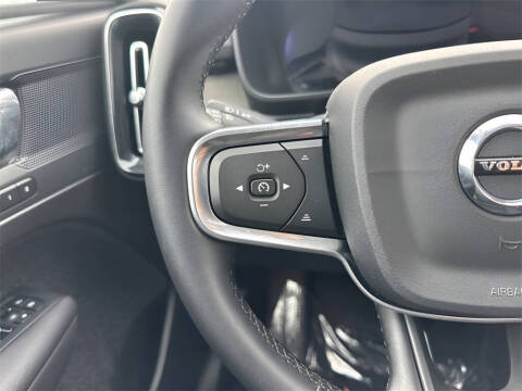 2025 Volvo XC40 B5 Plus Dark Theme