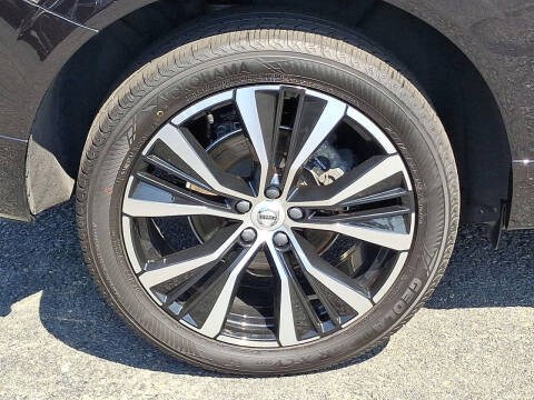 2023 Volvo XC60 B5 Plus Dark Theme