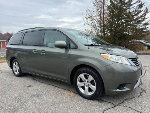 2011 Toyota Sienna LE 7-Passenger Auto Access Seat