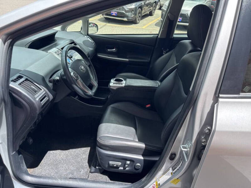 2015 Toyota Prius v Five