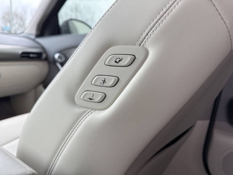 2024 Genesis GV60 Standard