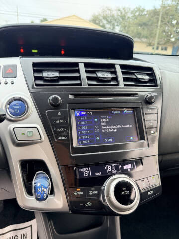 2014 Toyota Prius v Five