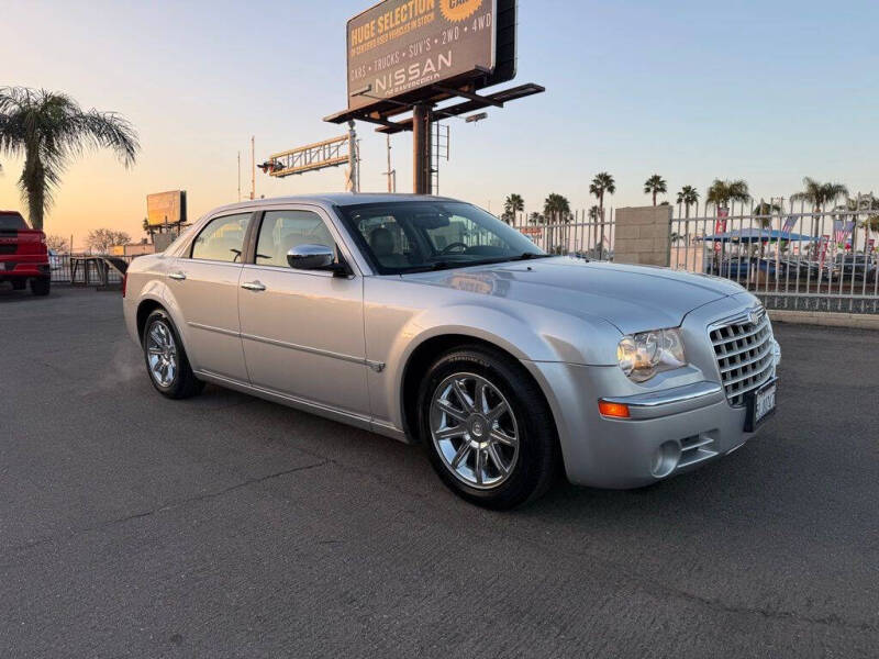 2005 Chrysler 300 C's photo