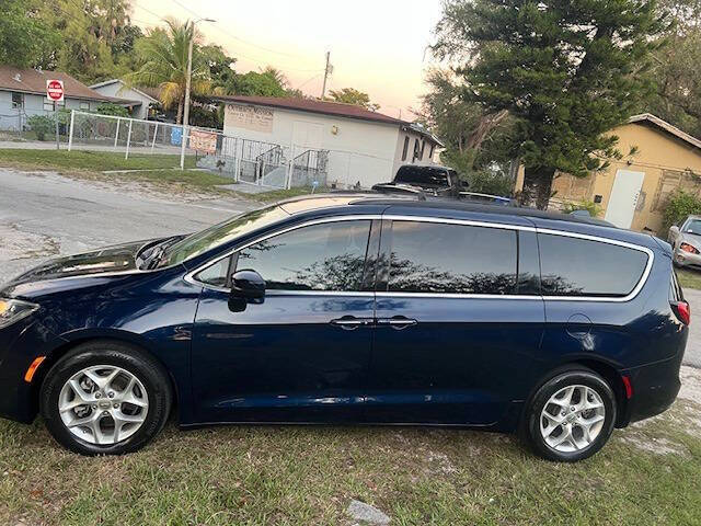 2017 Chrysler Pacifica Touring-L