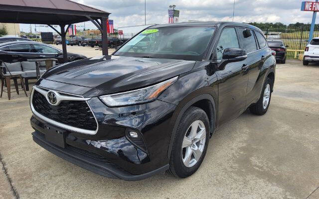 2022 Toyota Highlander LE