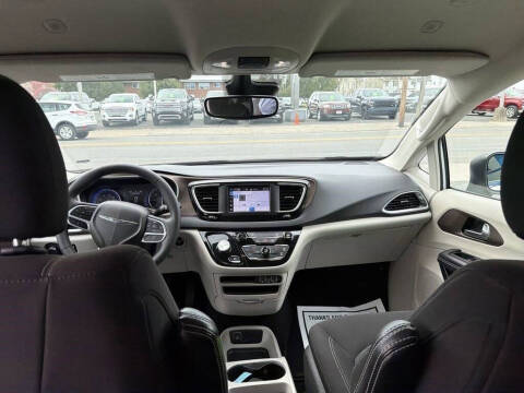 2023 Chrysler Voyager LX