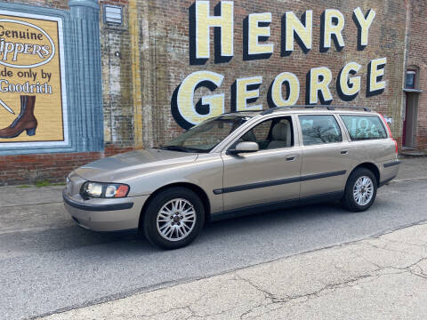 2004 Volvo V70 for sale at Main St Motors Inc. in Sheridan IN