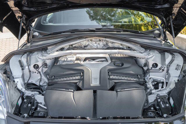 2025 Aston Martin DBX 707