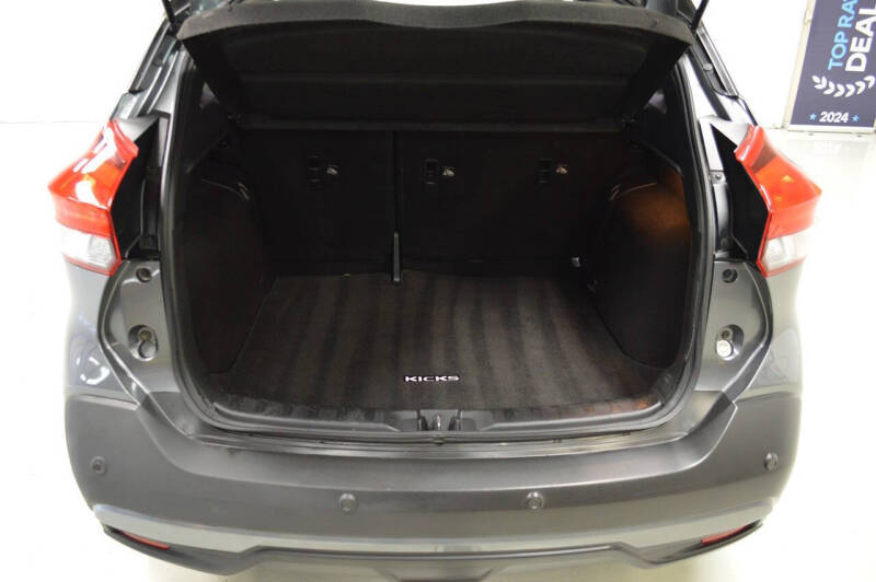 2020 Nissan Kicks SR