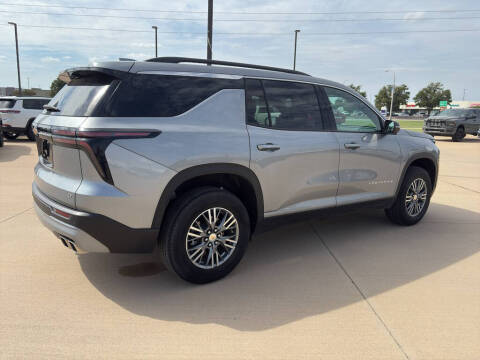 2024 Chevrolet Traverse LT